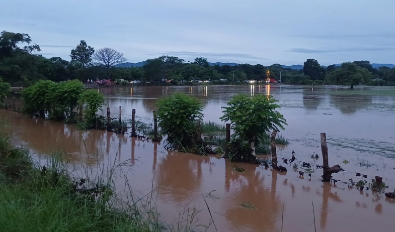Más de 64 viviendas afectadas por desbordamientos en Tonosí 