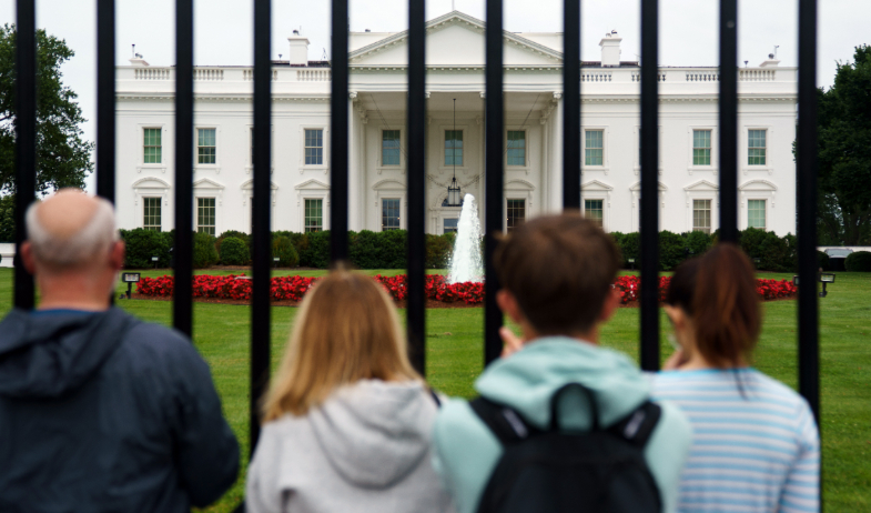 Estados Unidos pone en pausa la emisión de visas de estudiantes para evaluar las redes sociales 