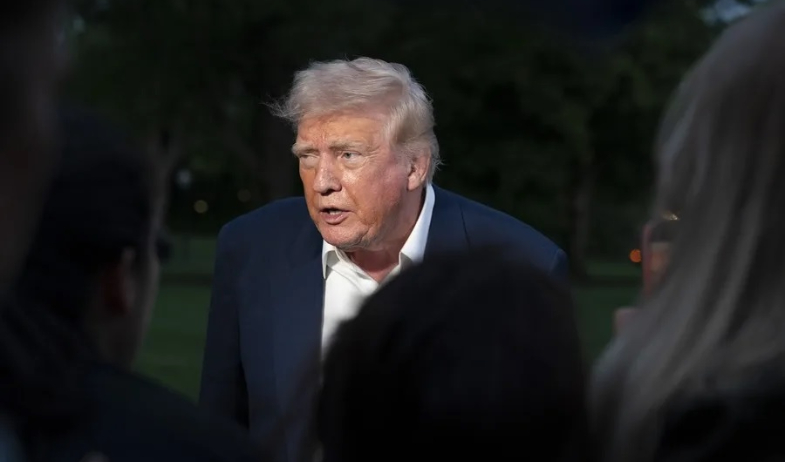 Trump medita retirar otros 3.000 millones de dólares en subvenciones a Harvard 