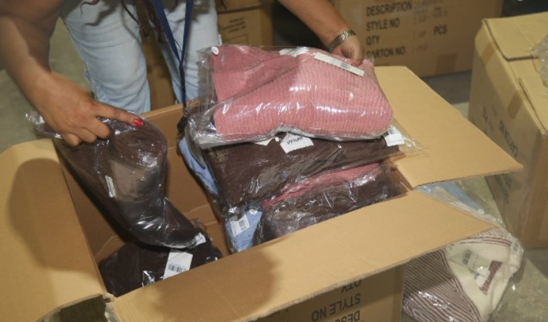 Retienen mercancía de presunto contrabando con marcas reconocidas en Colón 