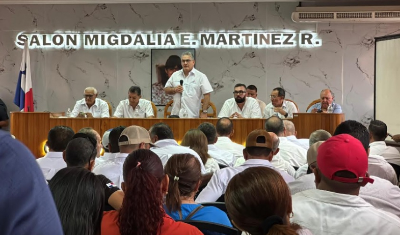 Ministro de la Presidencia y  CONADES atienden inquietudes de autoridades locales en Los Santos 