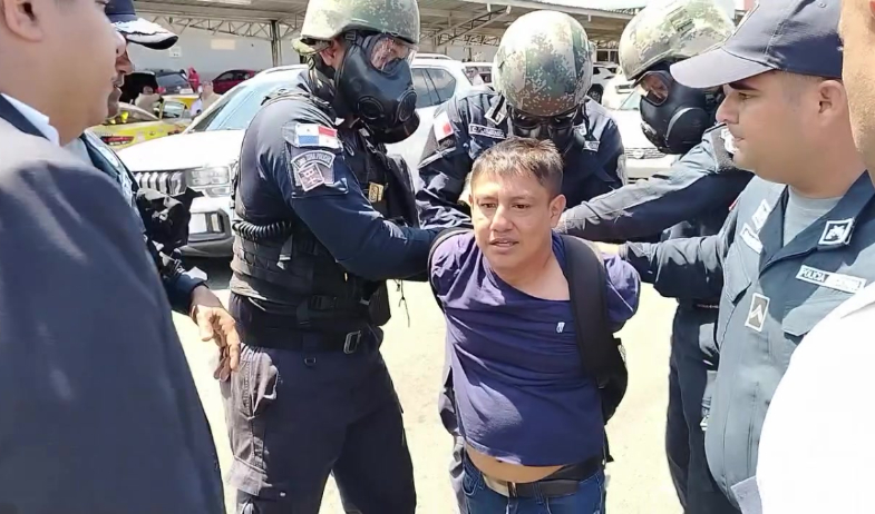 Protesta de educadores termina con nueve arrestos y enfrentamientos en La Chorrera 