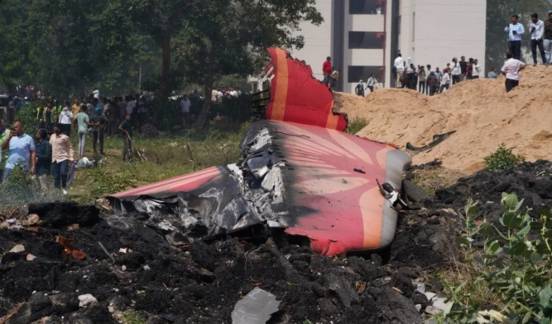 Hallan un superviviente del accidente de Air India con 242 pasajeros con destino a Londres en la India 