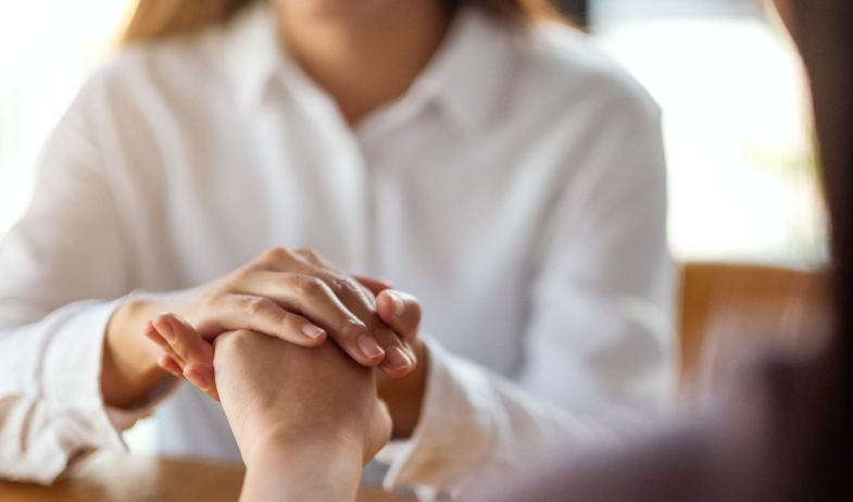 Salud mental en cifras: mujeres y jóvenes, los más afectados según la Línea 147 