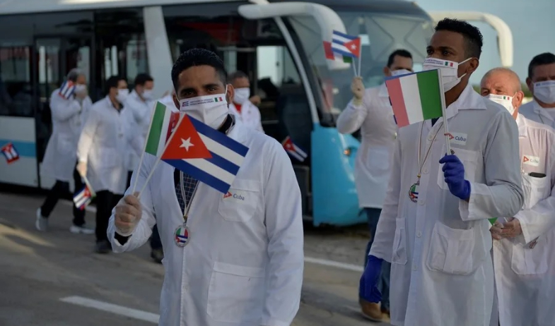 EE.UU. revoca las visas a oficiales centroamericanos que cooperan con misiones médicas cubanas 