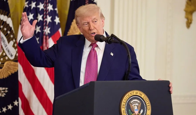 Trump reconoce que su política migratoria afecta a los agricultores y anuncia 'cambios' 