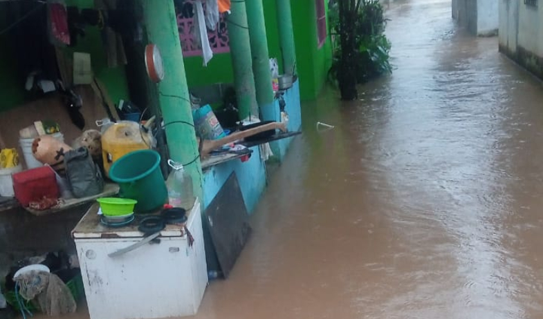Fuertes lluvias causan inundaciones y deslaves en la Costa Arriba de Colón 