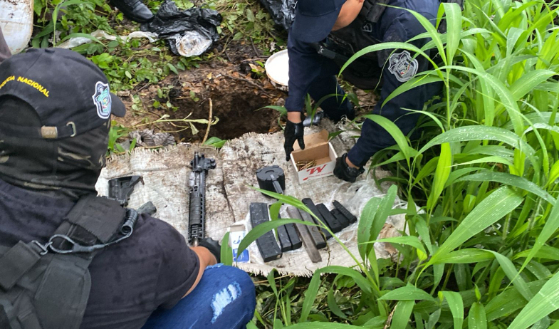 Hallazgo de un fusil y proveedores en San Miguelito 