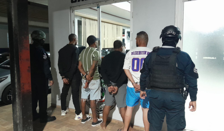 Varias personas aprehendidas tras Operación 'Amanecer Seguro' en San Miguelito  