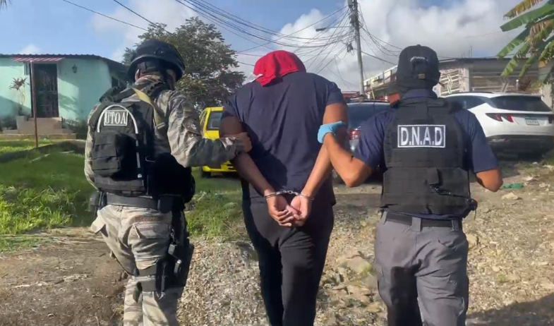 Detienen a once personas presuntamente vinculadas a la contaminación  de contenedores   