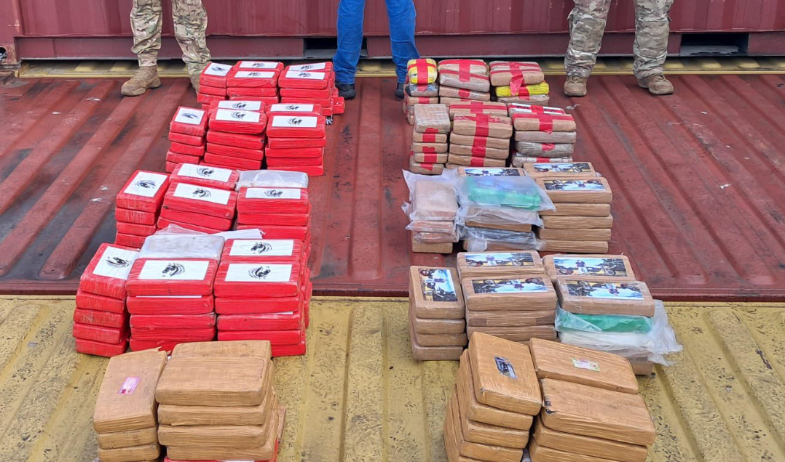 Incautan 230 paquetes de droga en terminal portuaria de Colón 