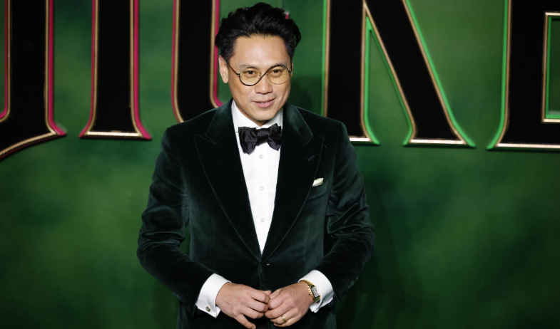 Jon M. Chu, director de ‘Wicked’, dirigirá la película de acción real de ‘Hot Wheels 