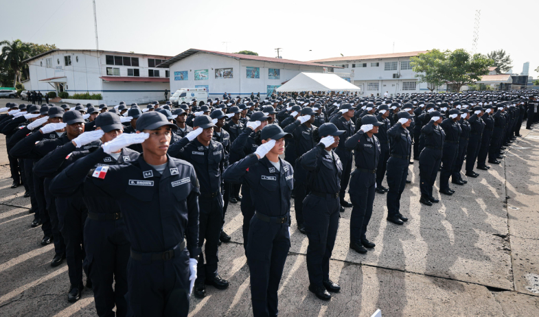 Juramentan a 892 nuevos agentes policiales 