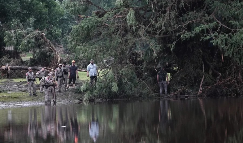 El campamento Mystic de Texas confirma la muerte de 27 campistas e instructores 