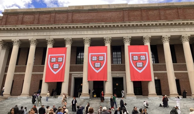 El Gobierno de Trump ordena a la Universidad de Harvard entregarle documentos sobre sus estudiantes extranjeros 