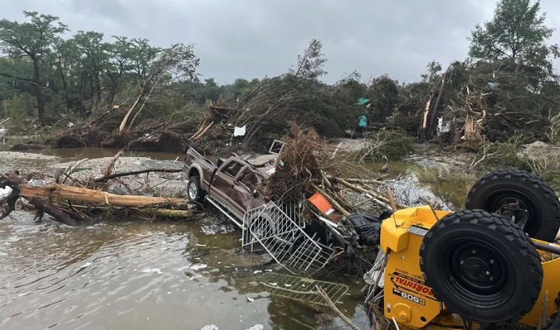 Se elevan a 52 las víctimas mortales de las inundaciones en Texas, entre ellas 15 niños 