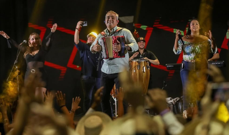 Jhonathan Chávez arrasa este agosto: gira internacional, álbum y fiestón de aniversario 