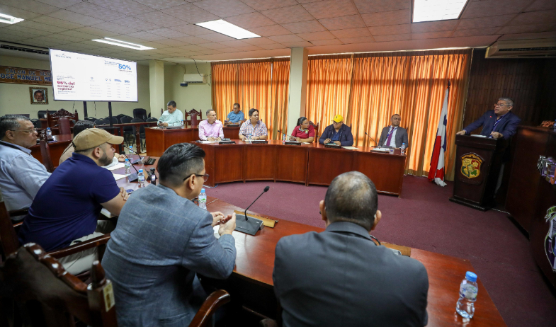 Autoridades chorreranas conocen detalles de la ruta del ferrocarril  