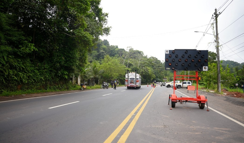 Usuarios denuncian aumento ilegal de pasajes por cierre en carretera Panamá-Colón 