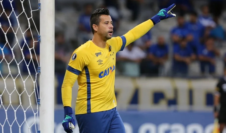 El brasileño Fábio Deivson Lopes iguala a Peter Shilton como el futbolista con más partidos en el mundo 