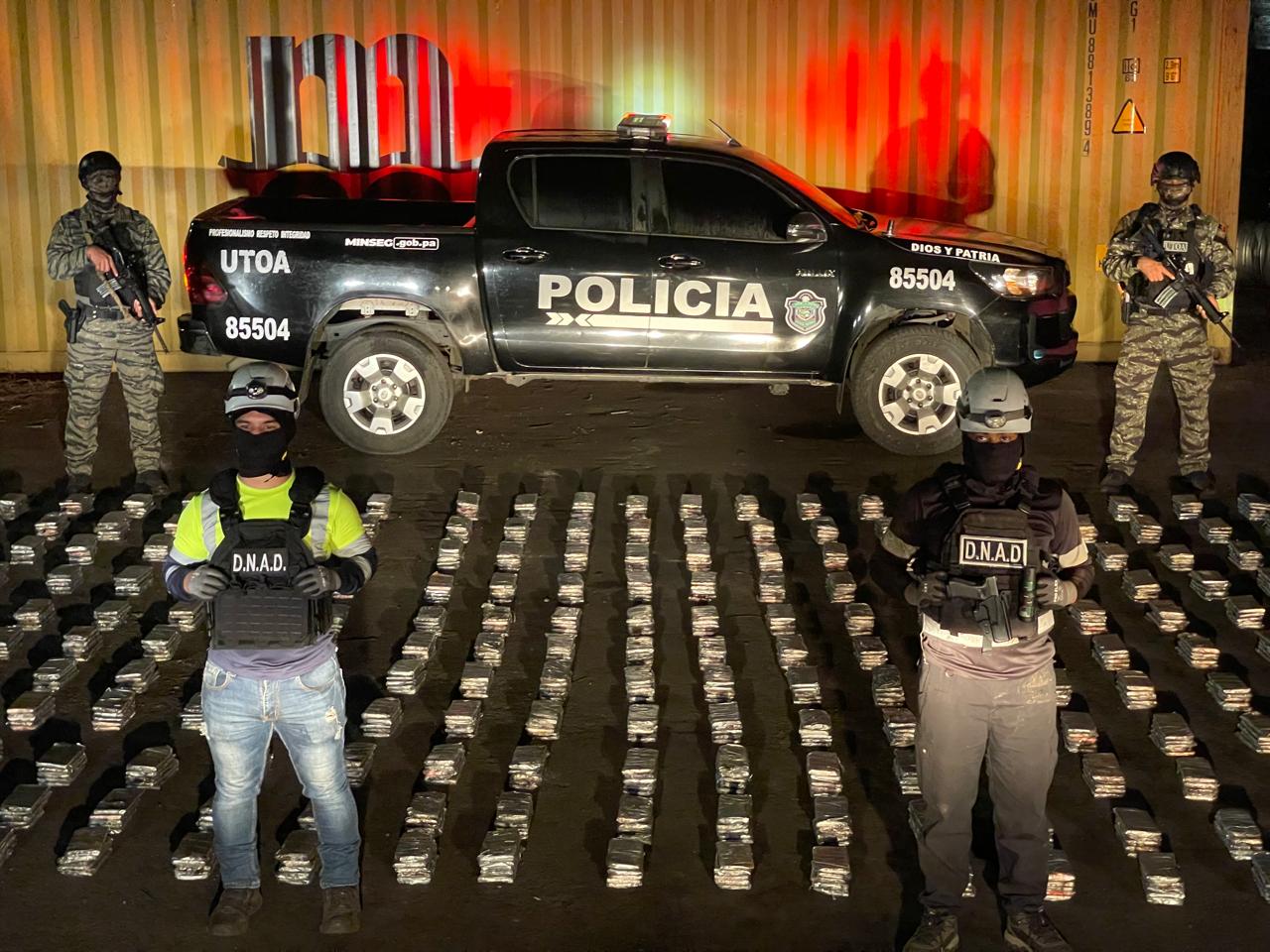 Policía incauta más de mil paquetes con presunta droga en un puerto del Pacífico 