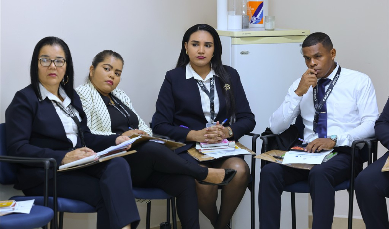 Colonenses reciben capacitación para garantizar justicia inclusiva a personas con discapacidad 
