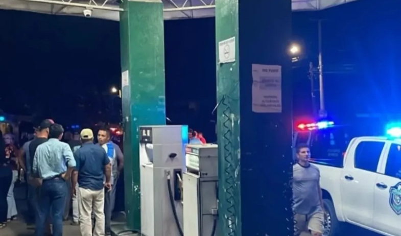 Encapuchados roban estación de combustible en Agua Buena  