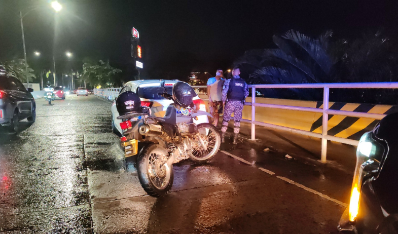 Policía Nacional intercepta vehículo con cadáver retirado del hospital Nicolás Solano 