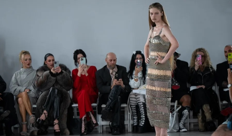 ¡Con cuatro desfiles! Hija trans de Elon Musk se adueña de la Semana de la Moda de Nueva York 