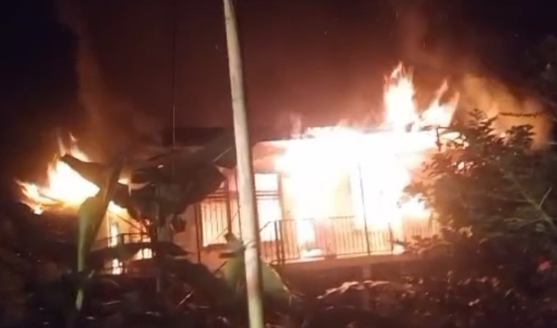 ¡Por querer ahuyentar a los mosquitos! Familia queda damnificada tras incendio en su residencia en Cativá, Colón 