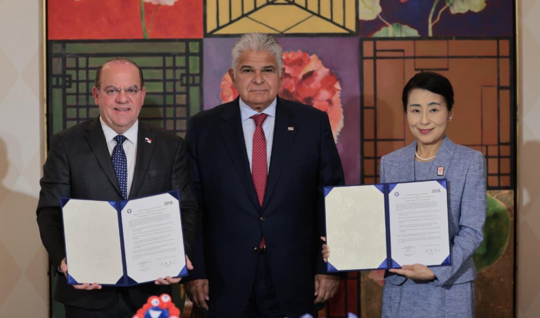 Mulino participa en firma de acuerdo entre las Cámaras de Comercio de Panamá y Osaka  