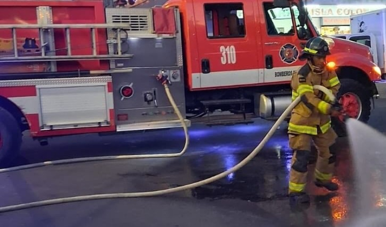 Dos adultos mayores afectados en incendio de vivienda en Colón 