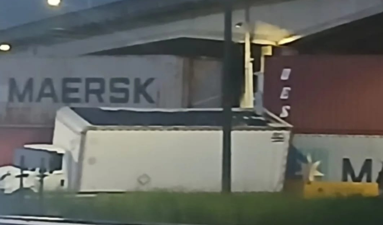 Camión es embestido por el ferrocarril en Cuatro Altos y provoca tranque vehicular 