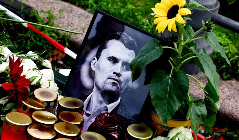 Decenas de personas son despedidas por sus comentarios sobre el asesinato de Charlie Kirk en EE.UU. 