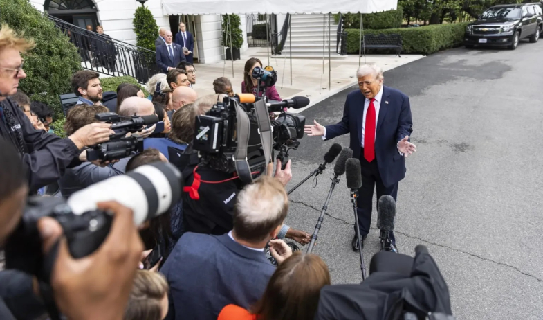 Trump asegura que EE.UU. atacó a una tercera embarcación con drogas en el mar Caribe 