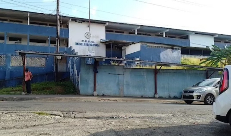 Estudiante sorprendido con réplica de arma en colegio de Colón 