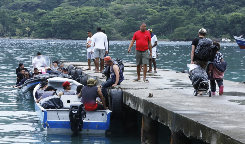 Sorteando el Darién, el éxodo a la inversa se lanza al mar 