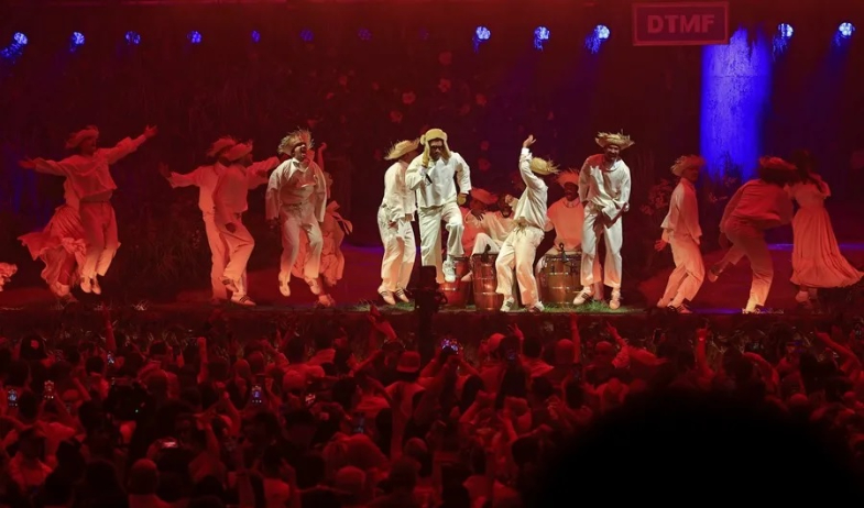 Bad Bunny lamenta no tenido a Tego Calderón y Drake en su residencia histórica 