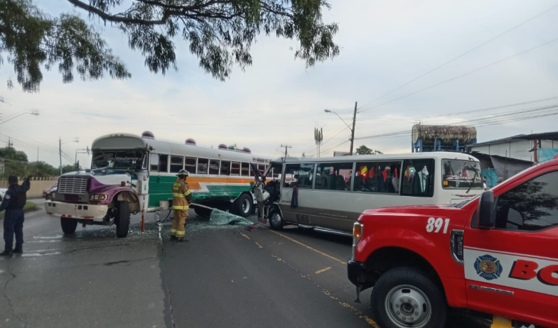 Accidente entre dos buses deja 26 heridos en Capira 