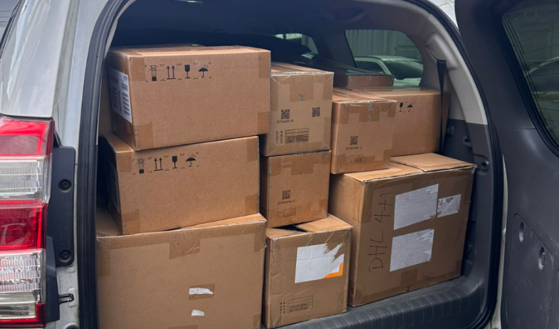 Aduanas retiene cigarrillos y celulares en acciones operativas en Colón 