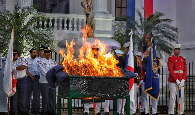 Acto solemne dará la bienvenida al Mes de la Patria con la cremación de banderas deterioradas 