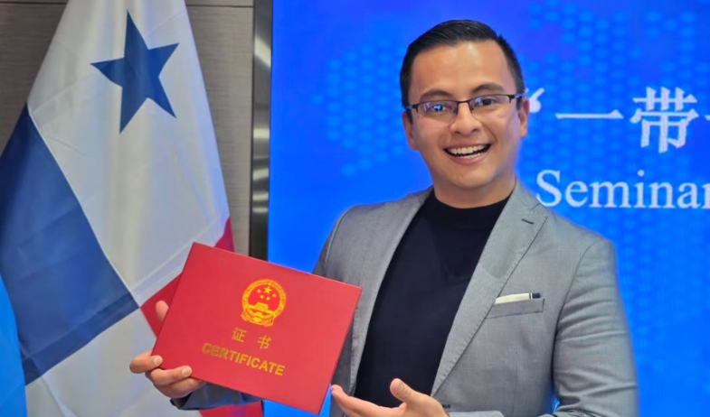 Stevens Joseph culmina seminario sobre desarrollo tecnológico en China 