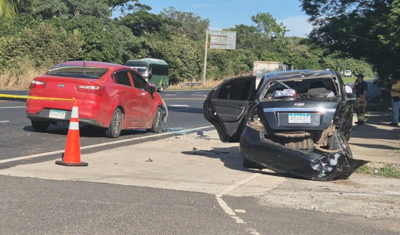 Choque deja siete heridos, entre ellos varios niños camino a la escuela 