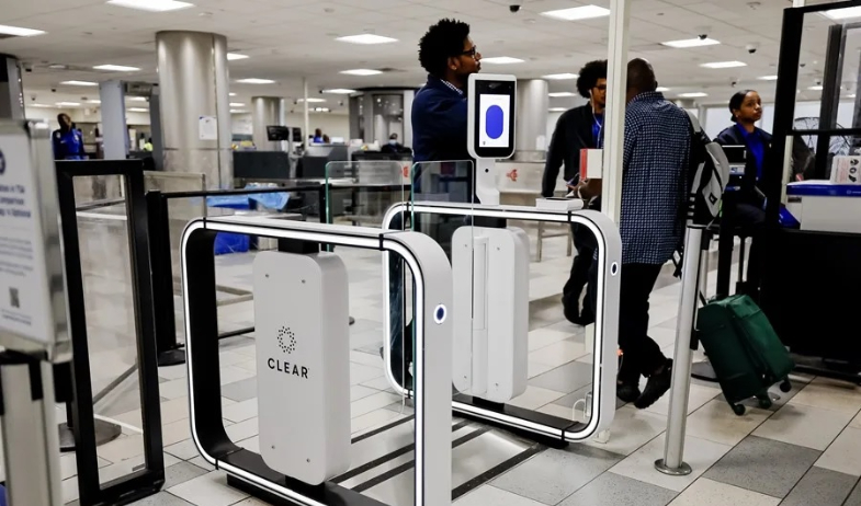 EE.UU. tomará fotos y biométricos de los extranjeros cuando entren y salgan del país 