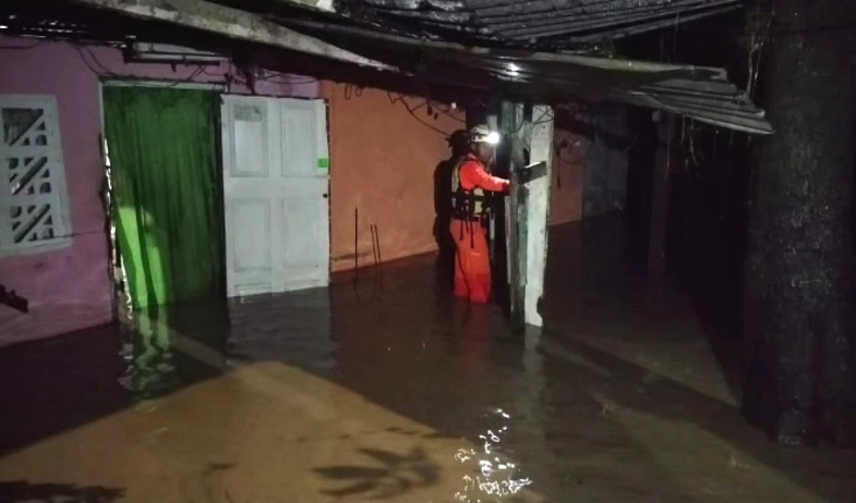 Familias afectadas y suspensión de clases en sectores Herrera y Los Santos 