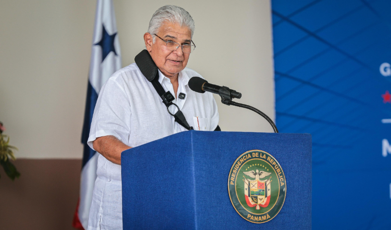 Presidente Mulino entrega viviendas y pone en marcha plan de rehabilitación de vías en Aguadulce 