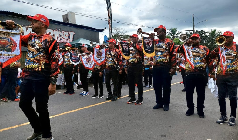 Colonenses se preparan para celebrar los desfiles patrios del 9 y 10 de noviembre 