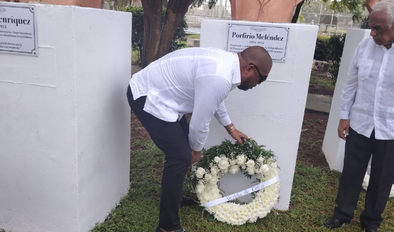 Colón rinde homenaje a sus difuntos con llamado al respeto y la memoria 