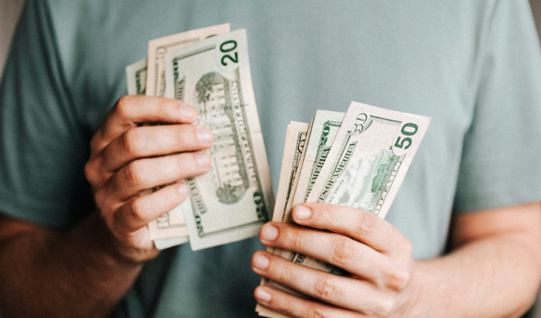 Trabajadores piden salario mínimo de $900 y empresarios piden cautela en la nueva mesa de negociación 