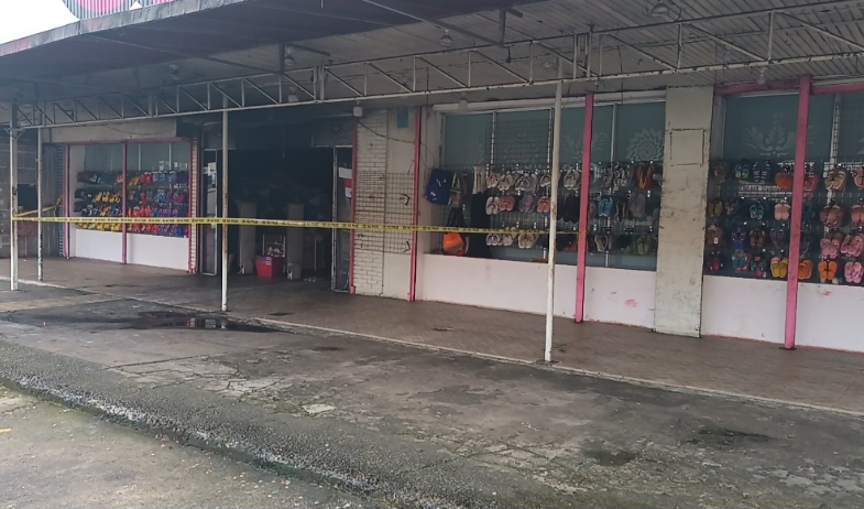 Incendio consume el almacén en Santiago: cuantiosas pérdidas y 70 familias afectadas 